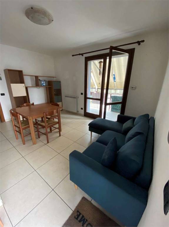 Appartamento in vendita a Sesto Calende via Gazzulli, 3