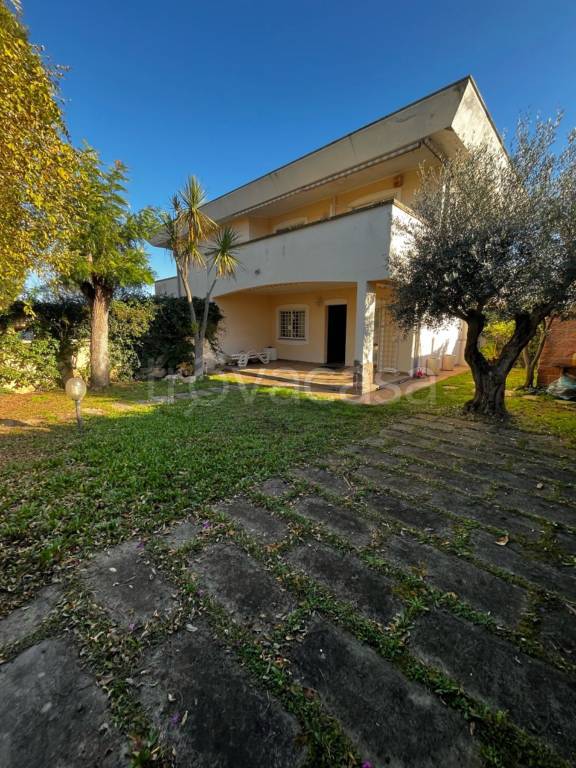 Villa Bifamiliare in vendita ad Anzio via degli Aceri