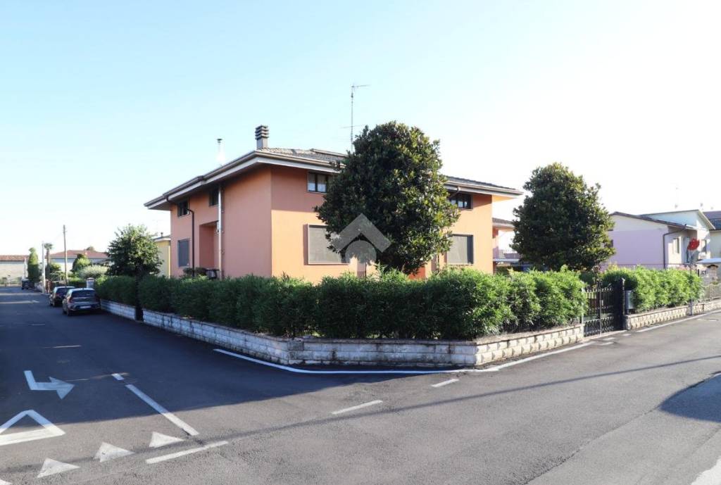 Villa in vendita a Carpenedolo via 25 Aprile