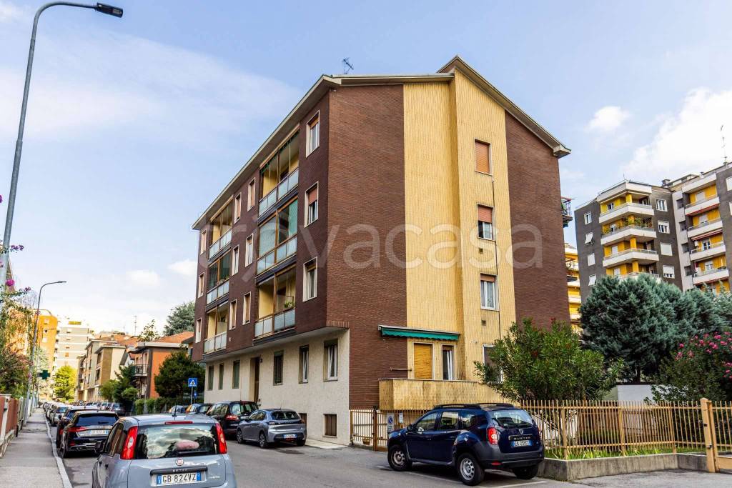 Appartamento in vendita a Bresso via Piave 10