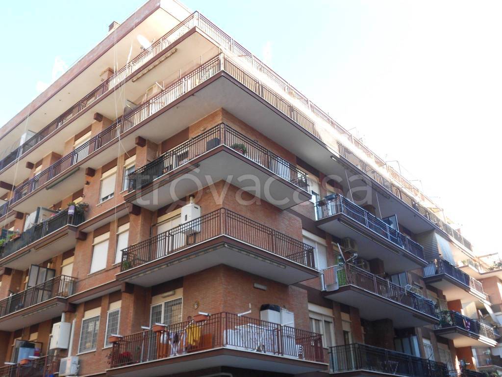 Appartamento in vendita a Roma via Antonio Forni