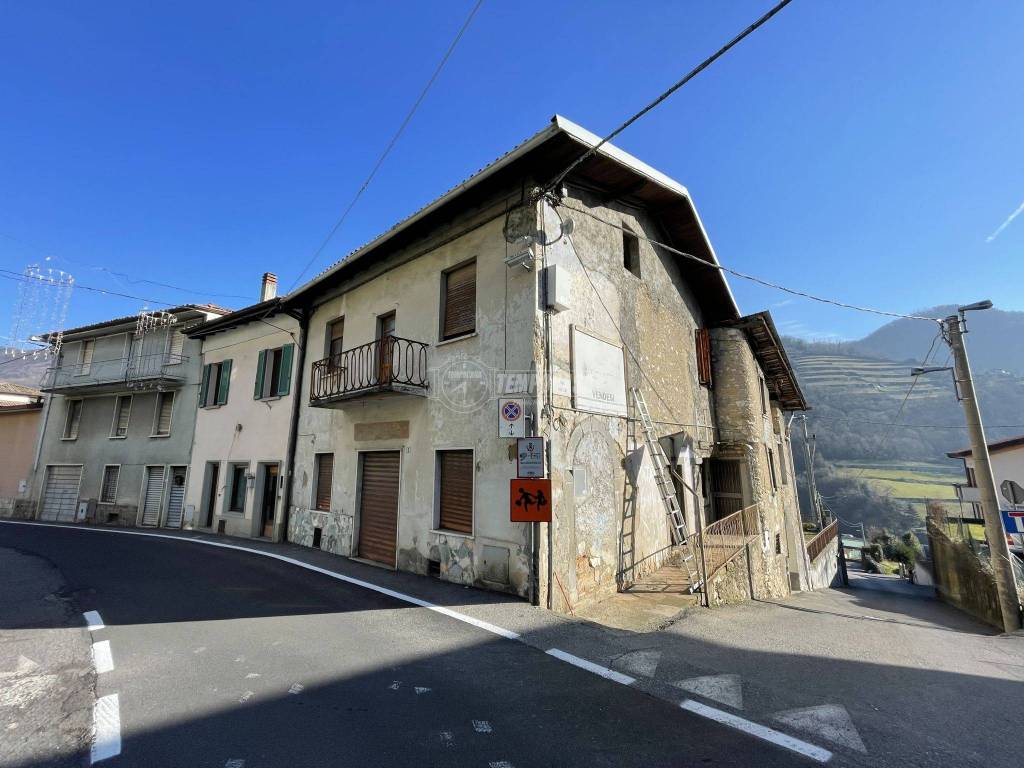 Appartamento in vendita ad Adrara San Martino via Cividini