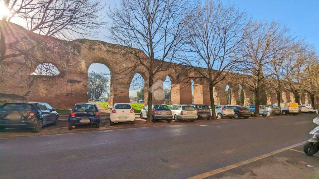 Appartamento in vendita a Roma viale dell'acquedotto Alessandrino, 103