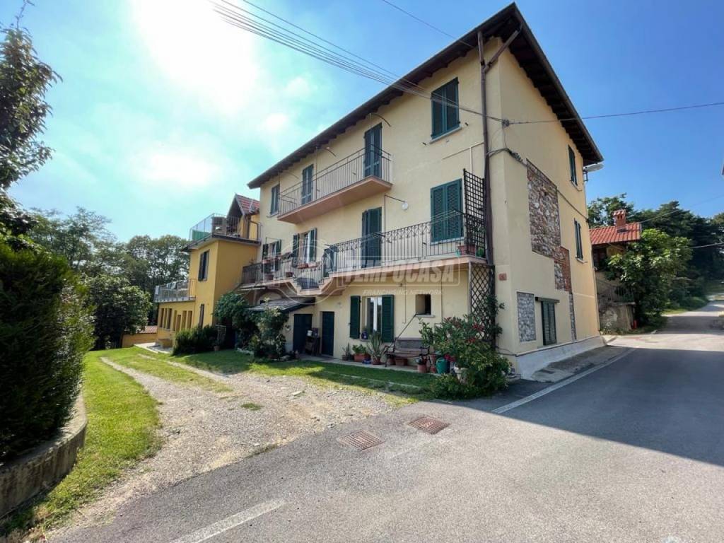 Appartamento in vendita a Oltrona di San Mamette via g.Marconi 5
