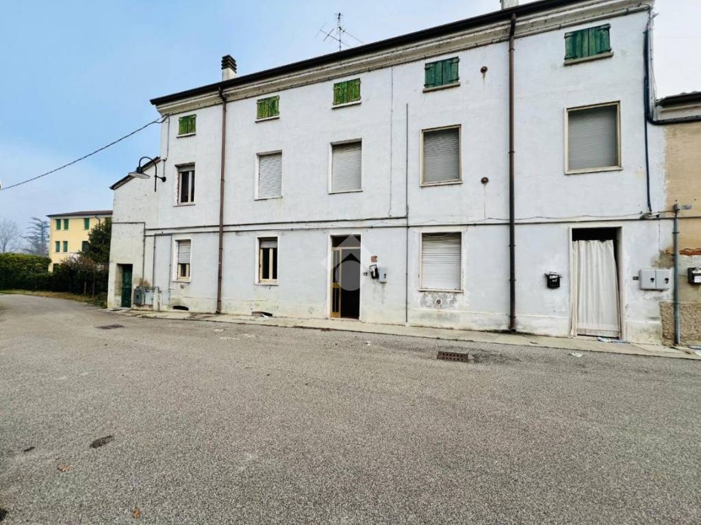 Villa a Schiera in vendita a Mantova piazza Diaz Armando