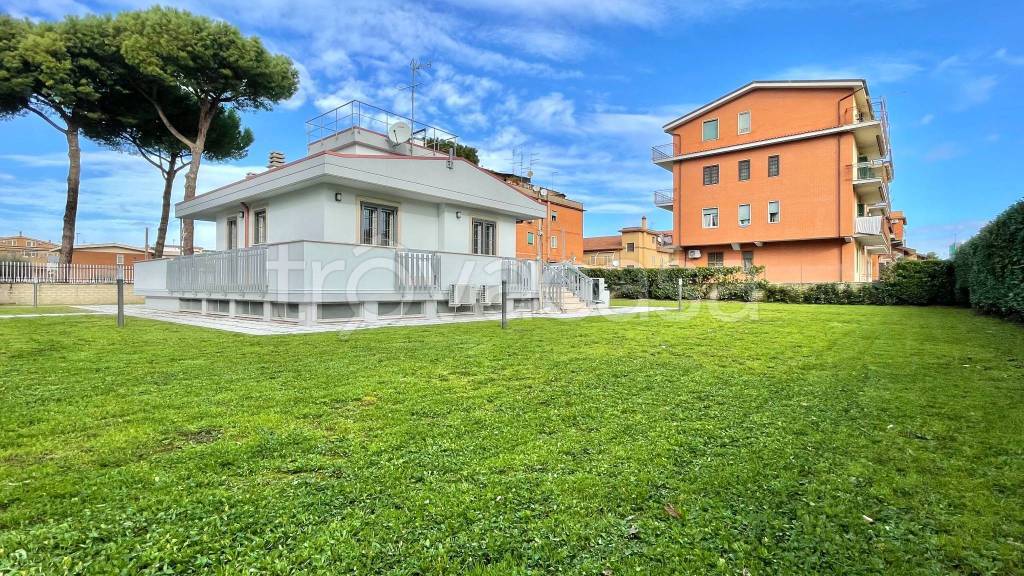 Villa in vendita a Roma via Petrizzi, 35