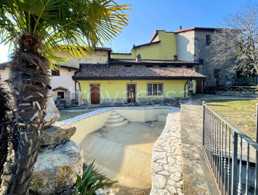 Villa in vendita ad Almenno San Salvatore via Adamello
