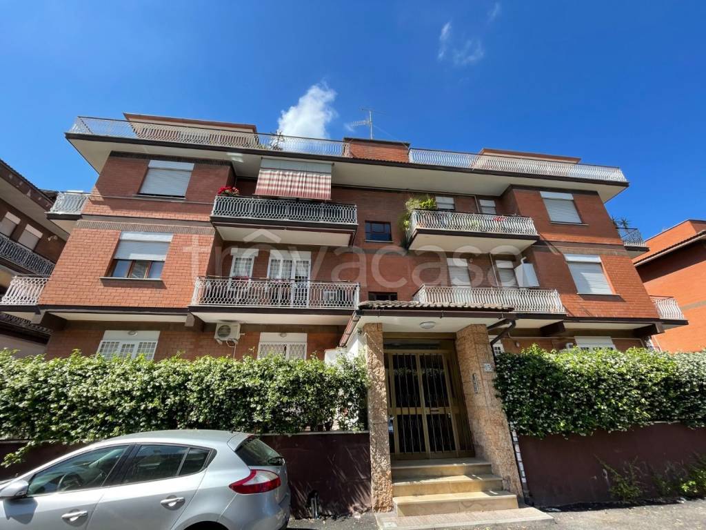 Appartamento in vendita a Roma via Zaccanopoli 15