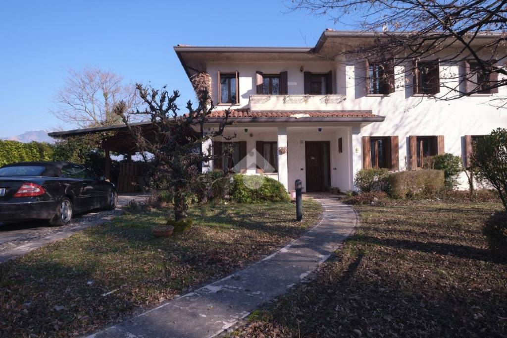 Villa Bifamiliare in vendita a Vittorio Veneto via la Stradella, 19