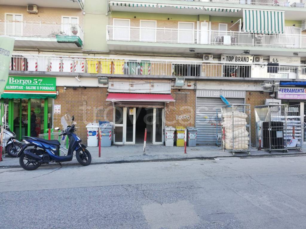 Negozio in affitto a Napoli strada Comunale dei Cavoni