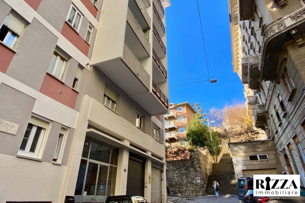 Appartamento in vendita a Trieste via Albio Tibullo