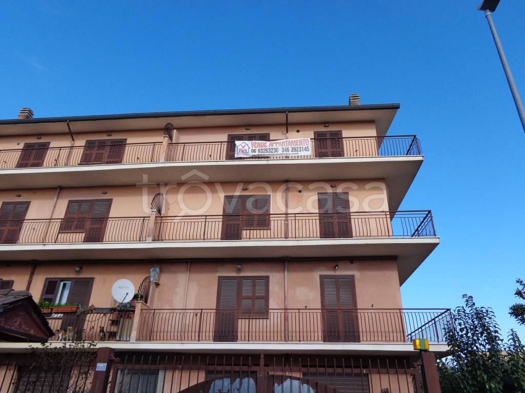 Appartamento in vendita a Roma via Ferla, 19