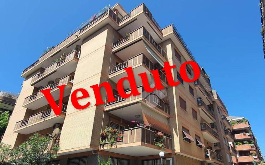 Appartamento in vendita a Roma via delle Baleari, 298