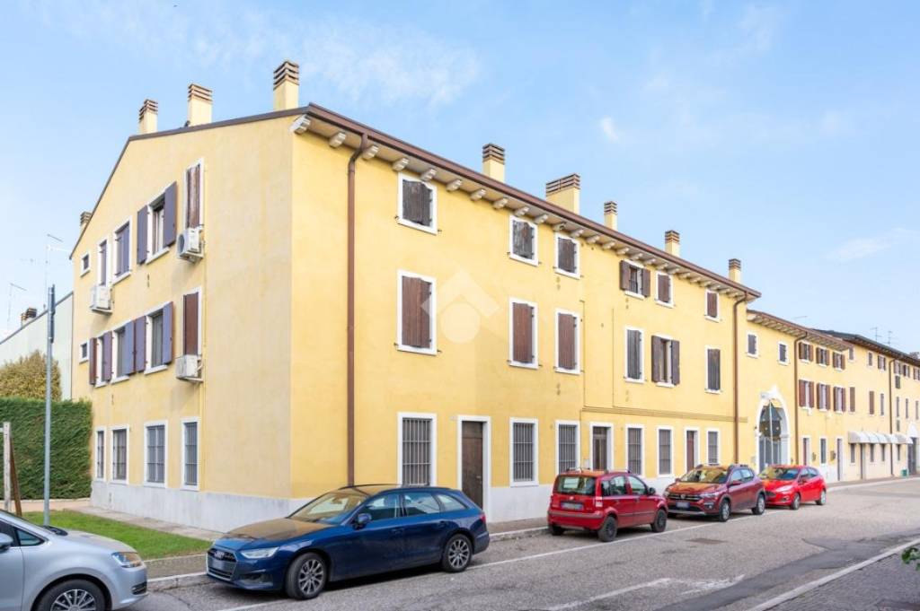Appartamento in vendita a Villafranca di Verona via Caluri, 26