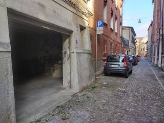 Garage in affitto a ferrara via giuseppe garibaldi