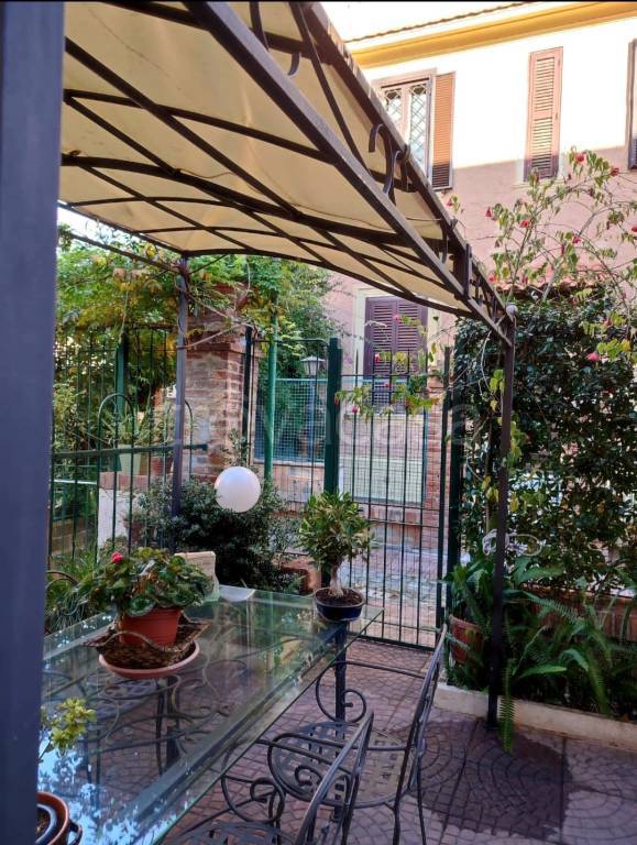 Appartamento in vendita a Roma via Daniello Bartoli