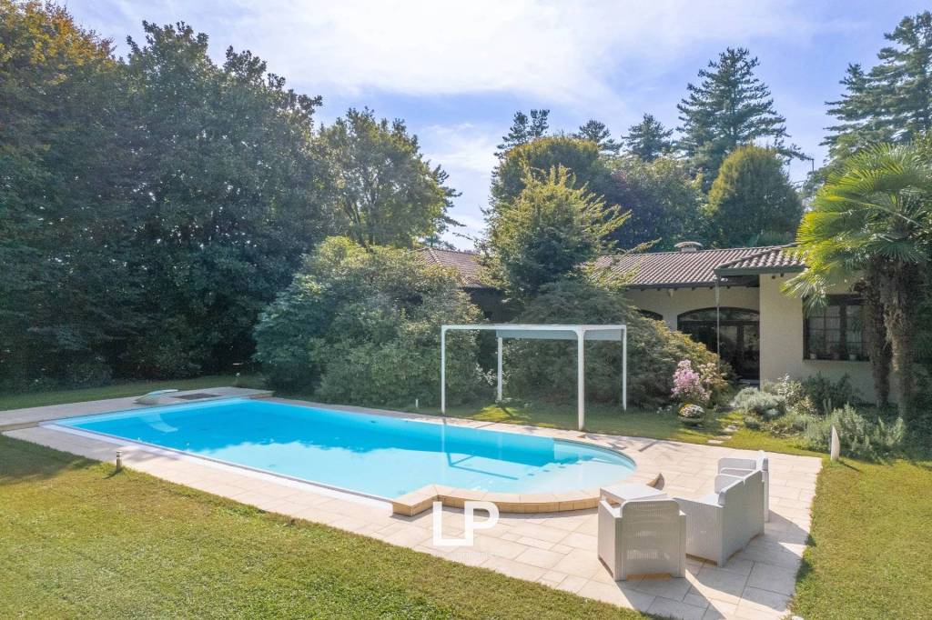 Villa in vendita a Somma Lombardo via Monte Ameno, 2