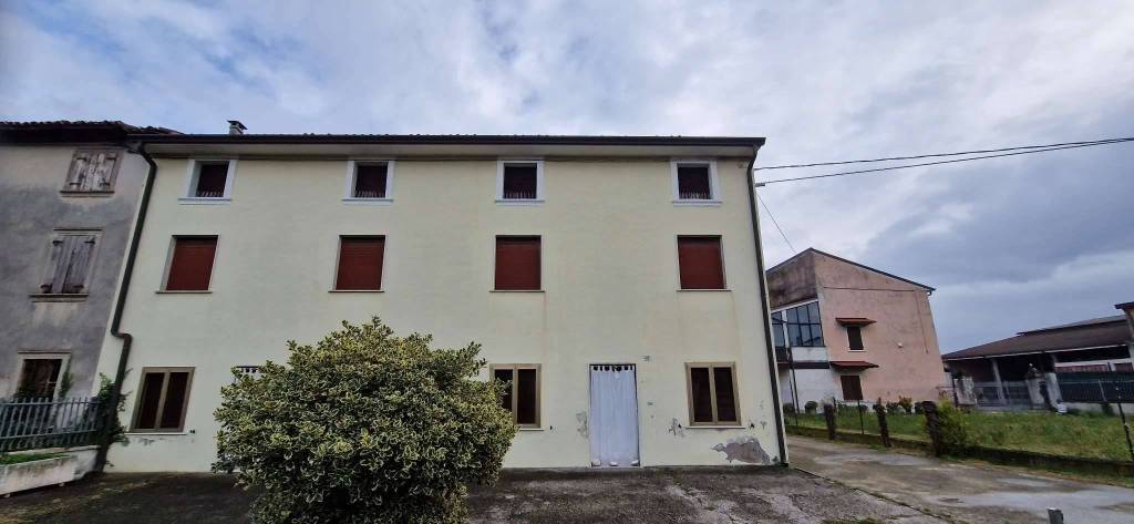 Casa Indipendente in vendita a Villafranca di Verona via Dossi Prabiano