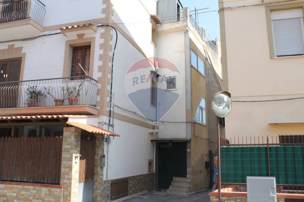 Casa Indipendente in vendita a Palermo cortile Prestigiacomo, 3