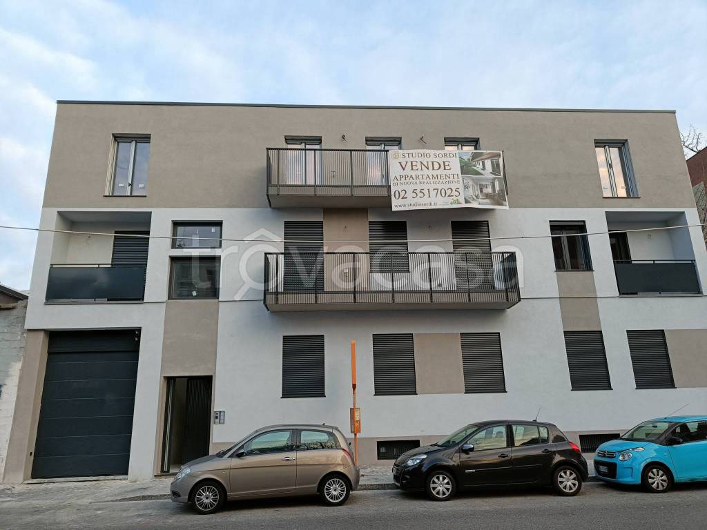Appartamento in vendita a Milano via Bordighera, 43