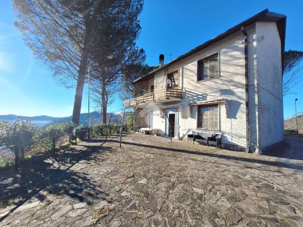 Villa in vendita a Calice al Cornoviglio località Chiosa, 10