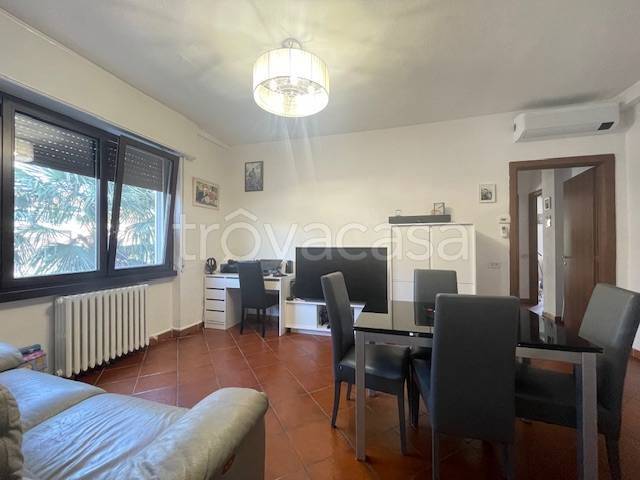 Appartamento in vendita a Malnate via Francesco Ogliari, 2