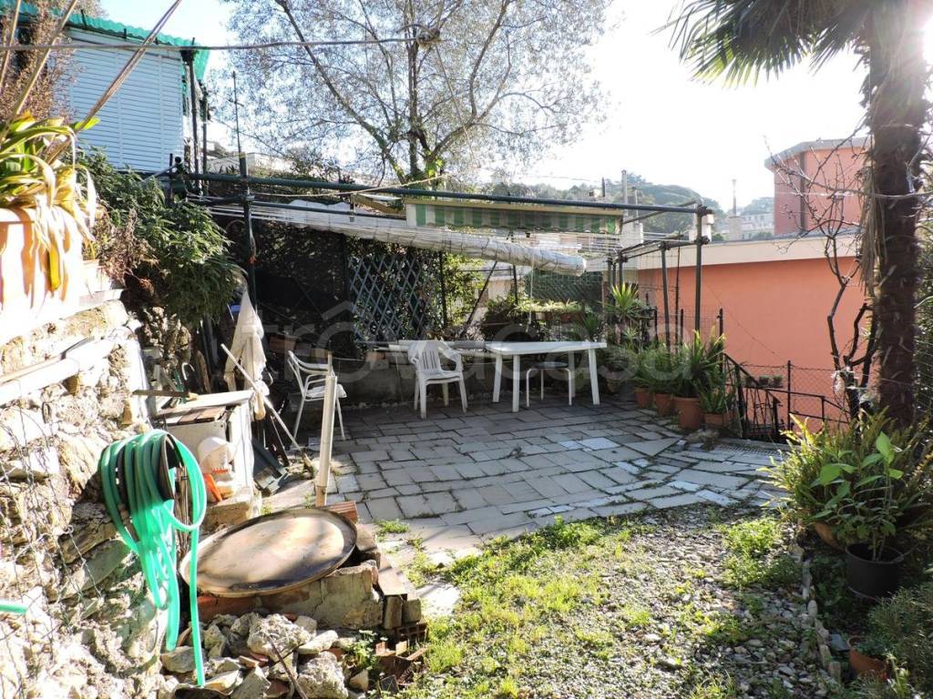 Appartamento in vendita a Genova via Penego