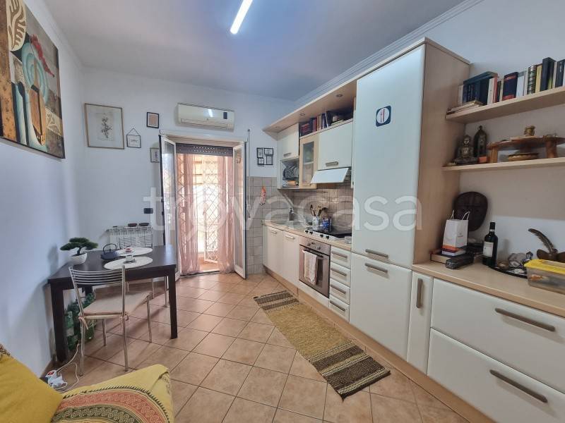 Appartamento in vendita a Roma via Trofarello