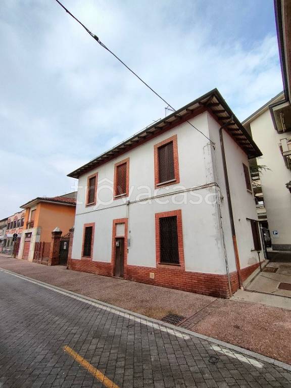 Casa Indipendente in vendita a Paullo via Giuseppe Mazzini, 8