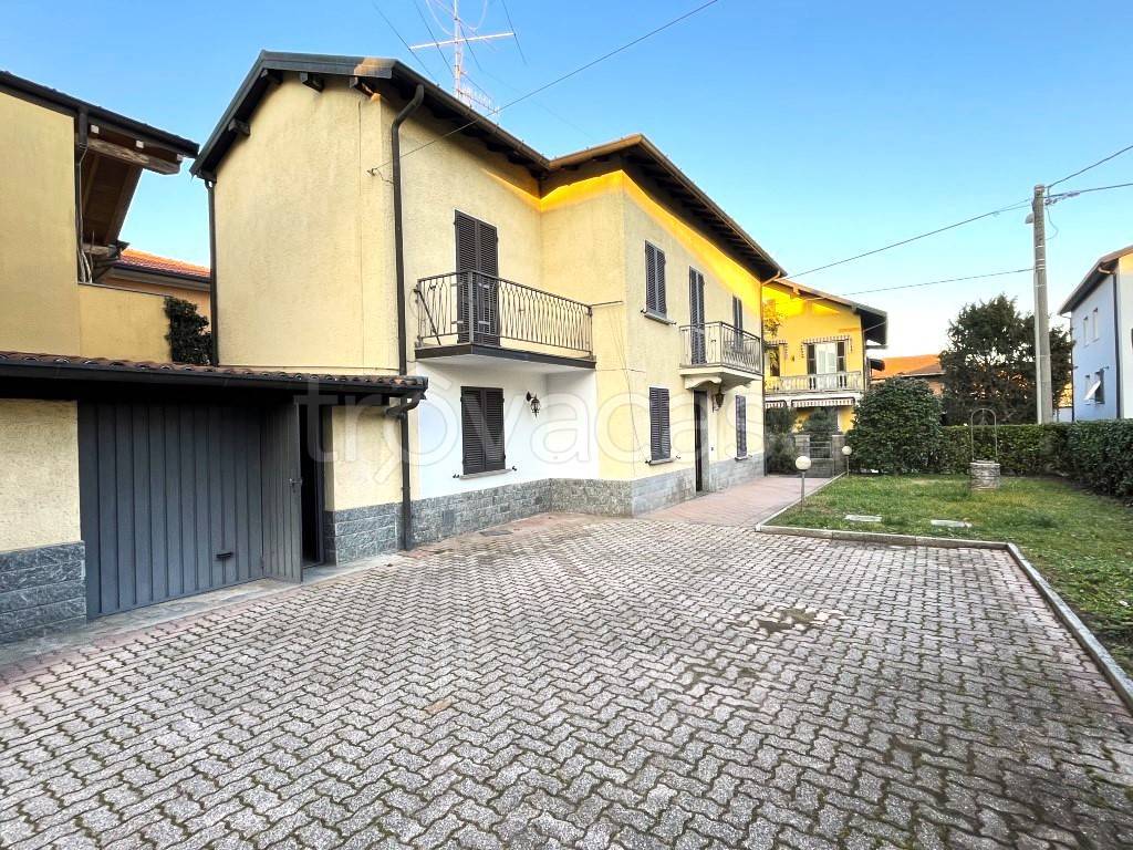 Villa in vendita a Brebbia via Giuseppe Garibaldi