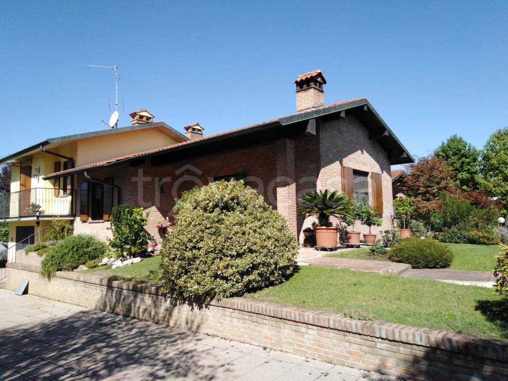 Villa in vendita a Livraga via Risorgimento