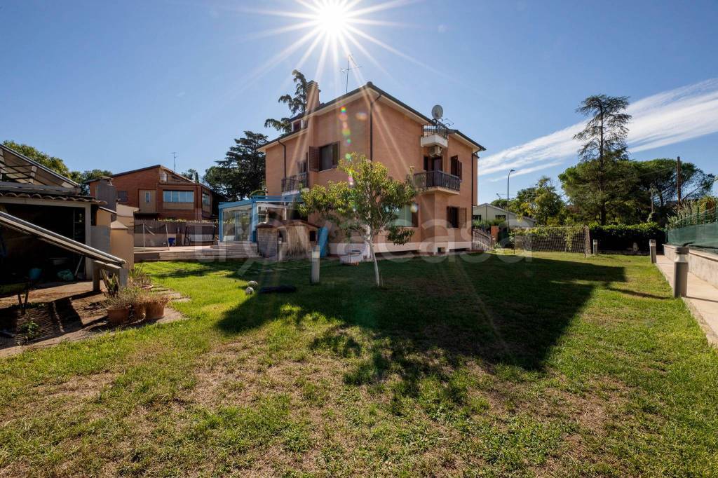 Villa in vendita a Guidonia Montecelio via Monte Rosa