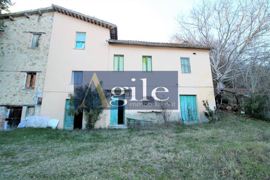 Casa Indipendente in vendita a Venarotta frazione Vallorano, 49