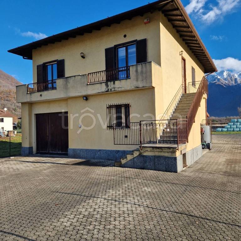 Villa in vendita a Sorico via Boschetto