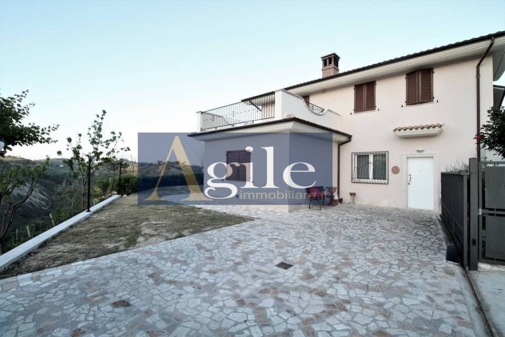 Villa a Schiera in vendita ad Ascoli Piceno frazione monticelli alto, 246