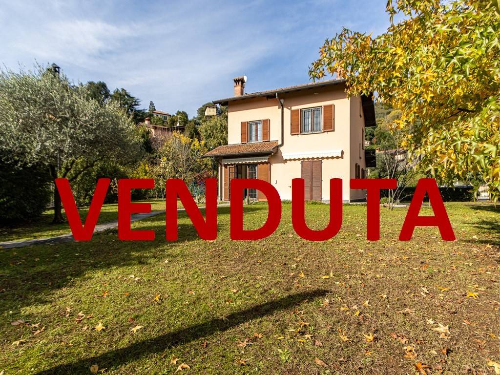 Villa in vendita a Montevecchia via dei Carpini