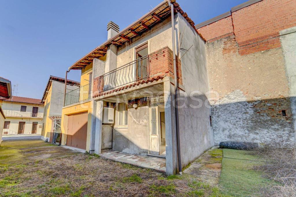 Casa Indipendente in vendita a Castano Primo vicolo del Torchio 18