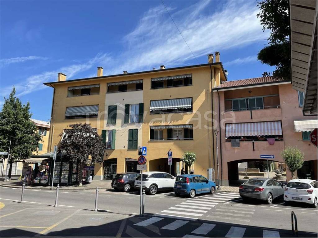 Appartamento in vendita a Boltiere piazza Italia, 5