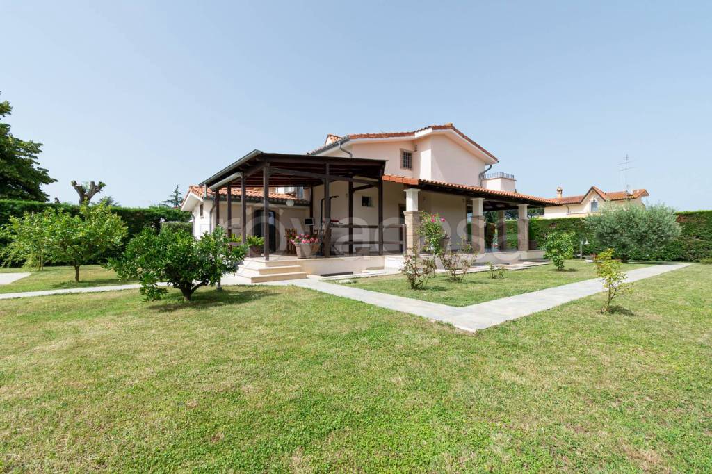 Villa in vendita a Fiano Romano via Firenze, 71