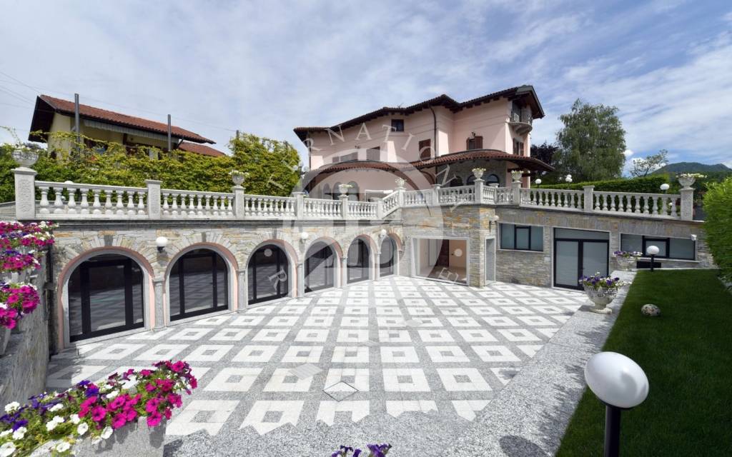 Villa in vendita a Verbania via Roma