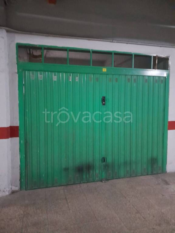 Garage in affitto a Taranto via Plinio, 1