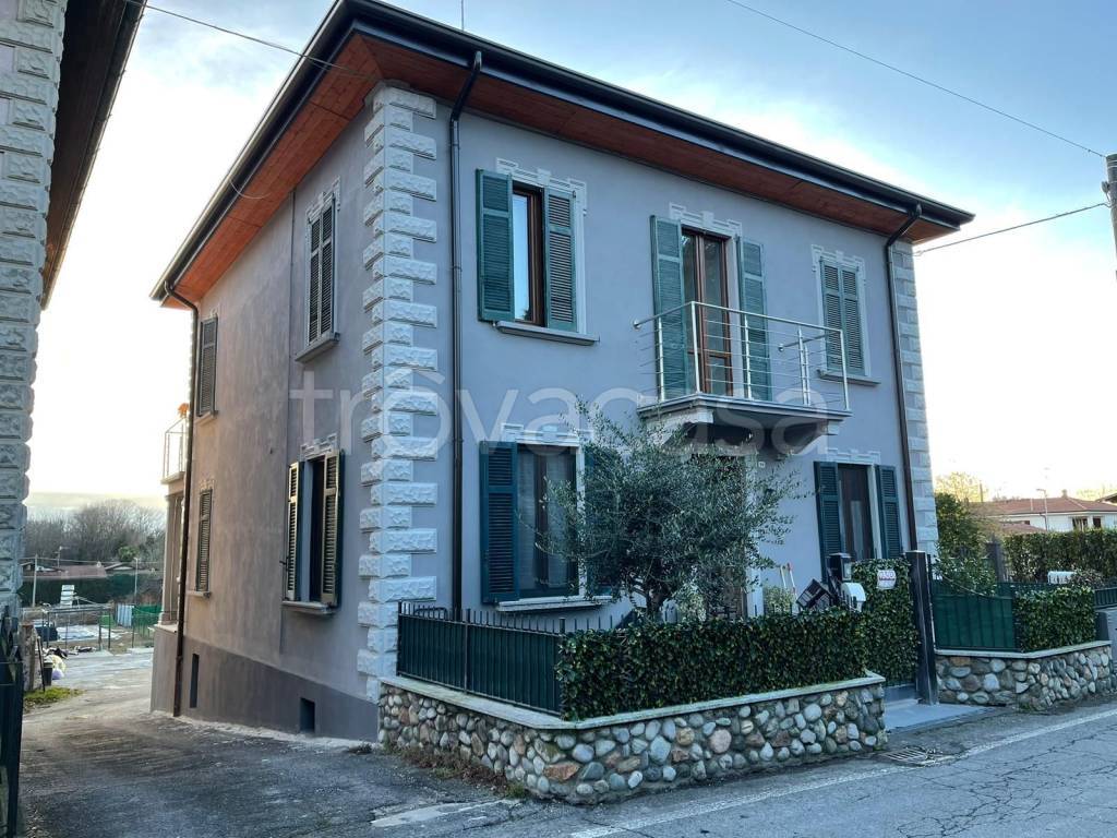Appartamento in in vendita da privato a Bizzarone via Giacomo Matteotti, 20