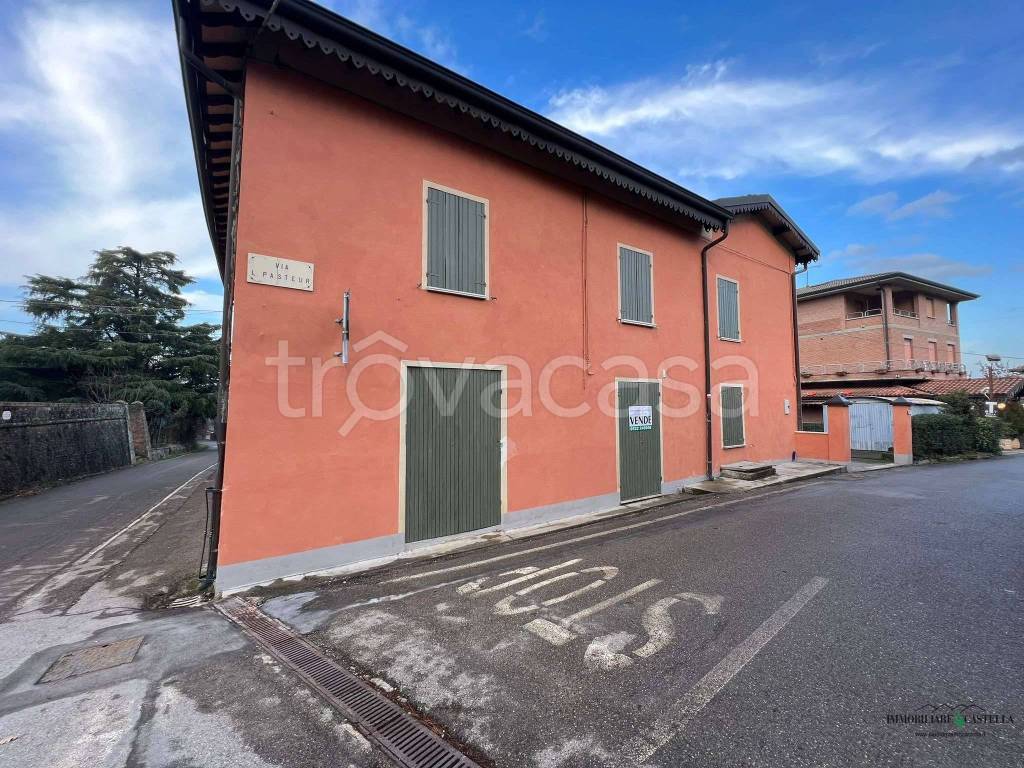 Casa Indipendente in vendita a Quattro Castella via Pasteur 1