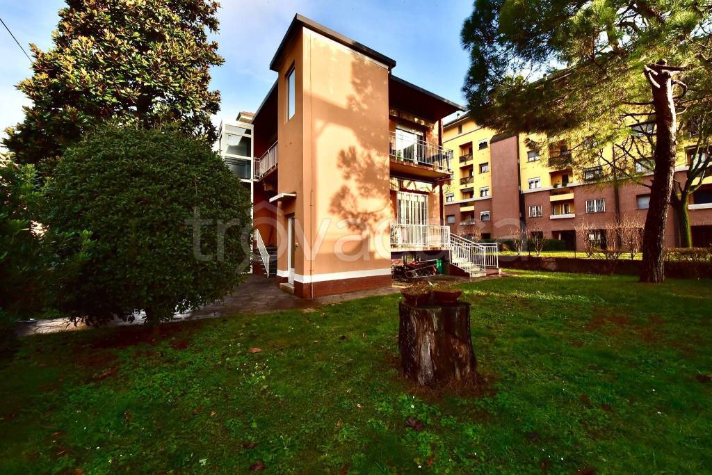 Appartamento in vendita a Monza via Arno, 8