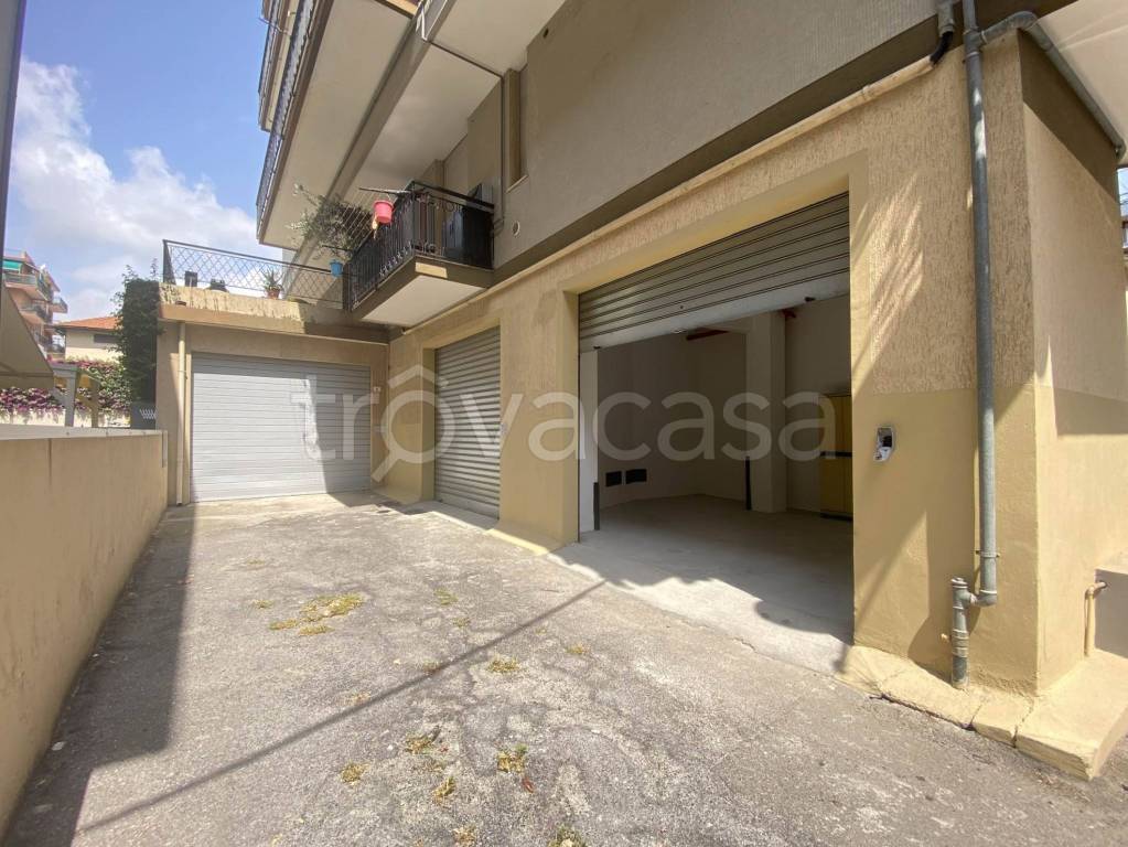 Garage in vendita a Borghetto Santo Spirito via 25 Aprile