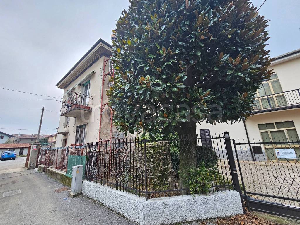 Villa in vendita a Sovico