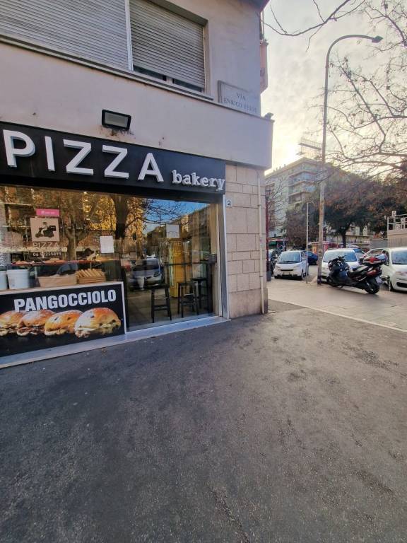 Pizza al taglio/Fast Food/Kebab in vendita a Roma piazza Enrico Fermi