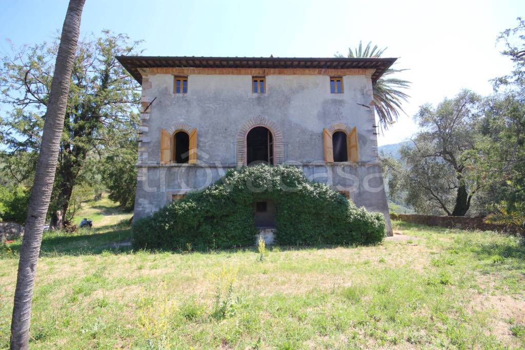 Villa in vendita a Lucca via del Cimitero di Vicopelago, 260