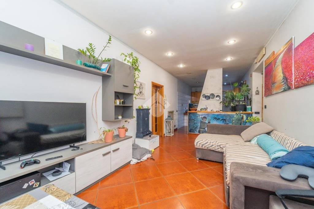 Appartamento in vendita a Pomezia via Tor del Vescovo, 24