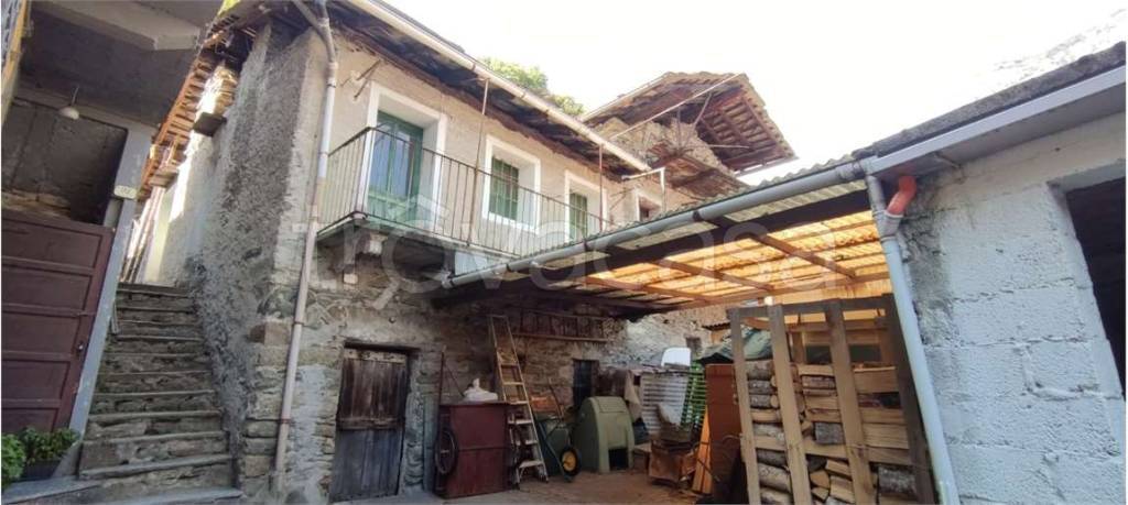 Casa Indipendente in vendita a Hône via Vareynaz